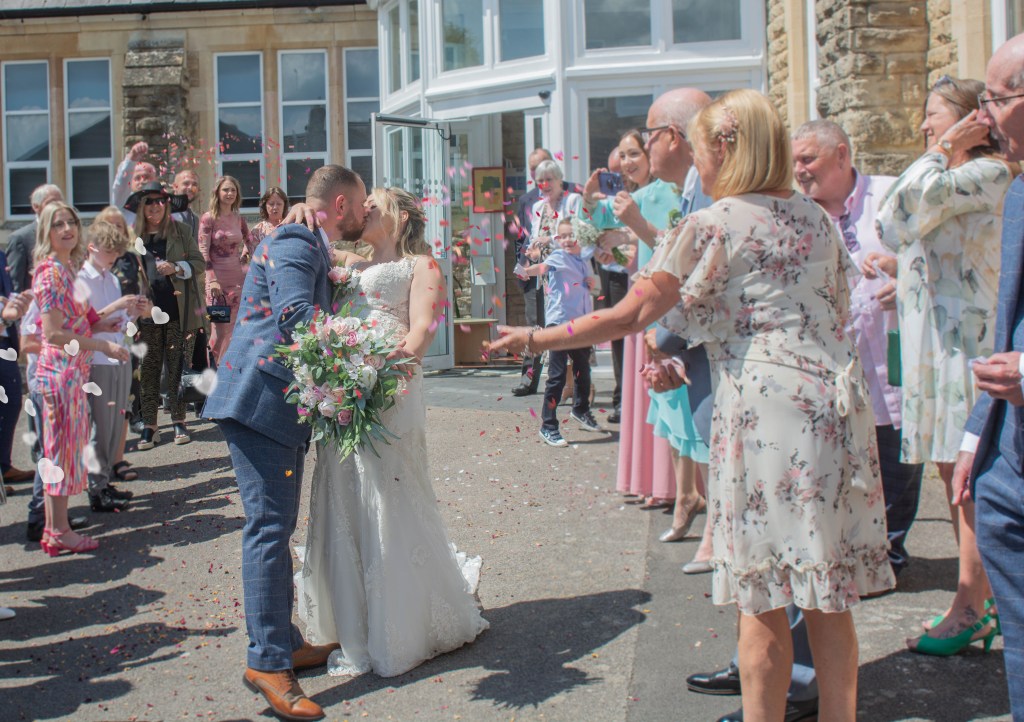UK FEMALE WEDDING PHOTOGRAPHER