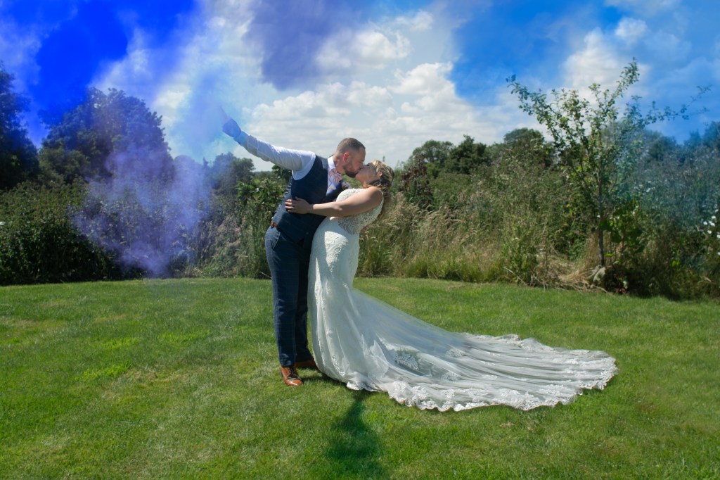 UK FEMALE WEDDING PHOTOGRAPHER
