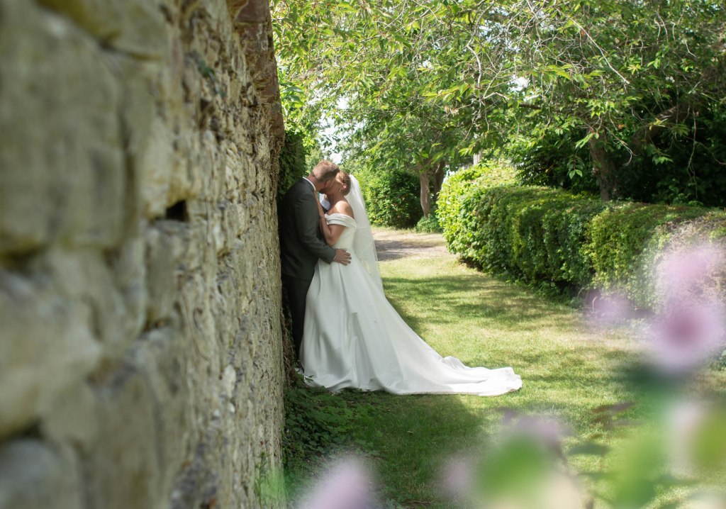 FEMALE WEDDING PHOTOGRAPHER IN MILTON KEYNES