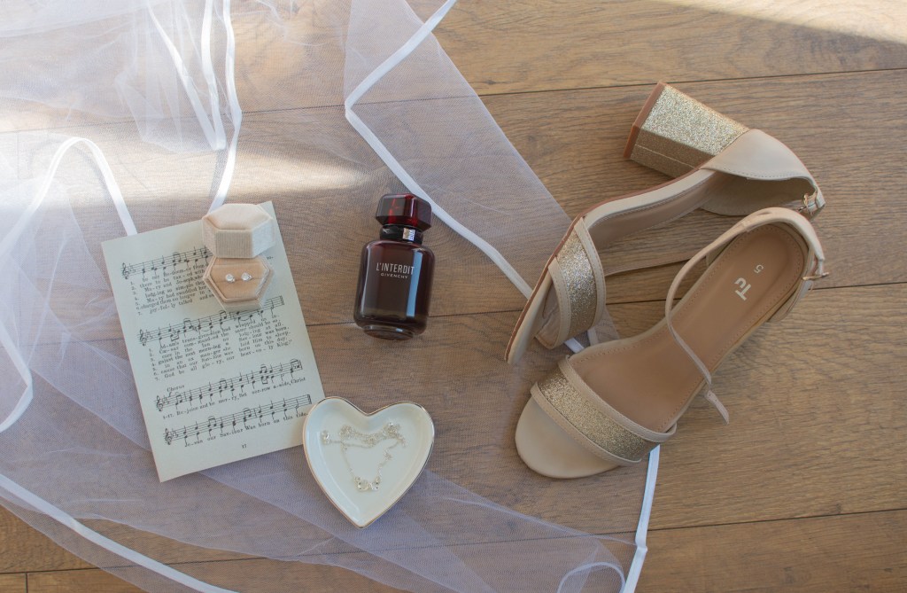 FEMALE WEDDING PHOTOGRAPHER IN MILTON KEYNES